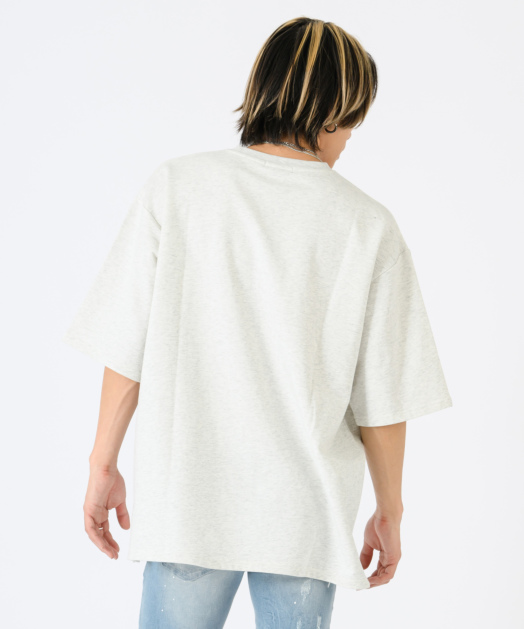 サガラ刺繍マルチカラーロゴTシャツ トップス REGIEVO
